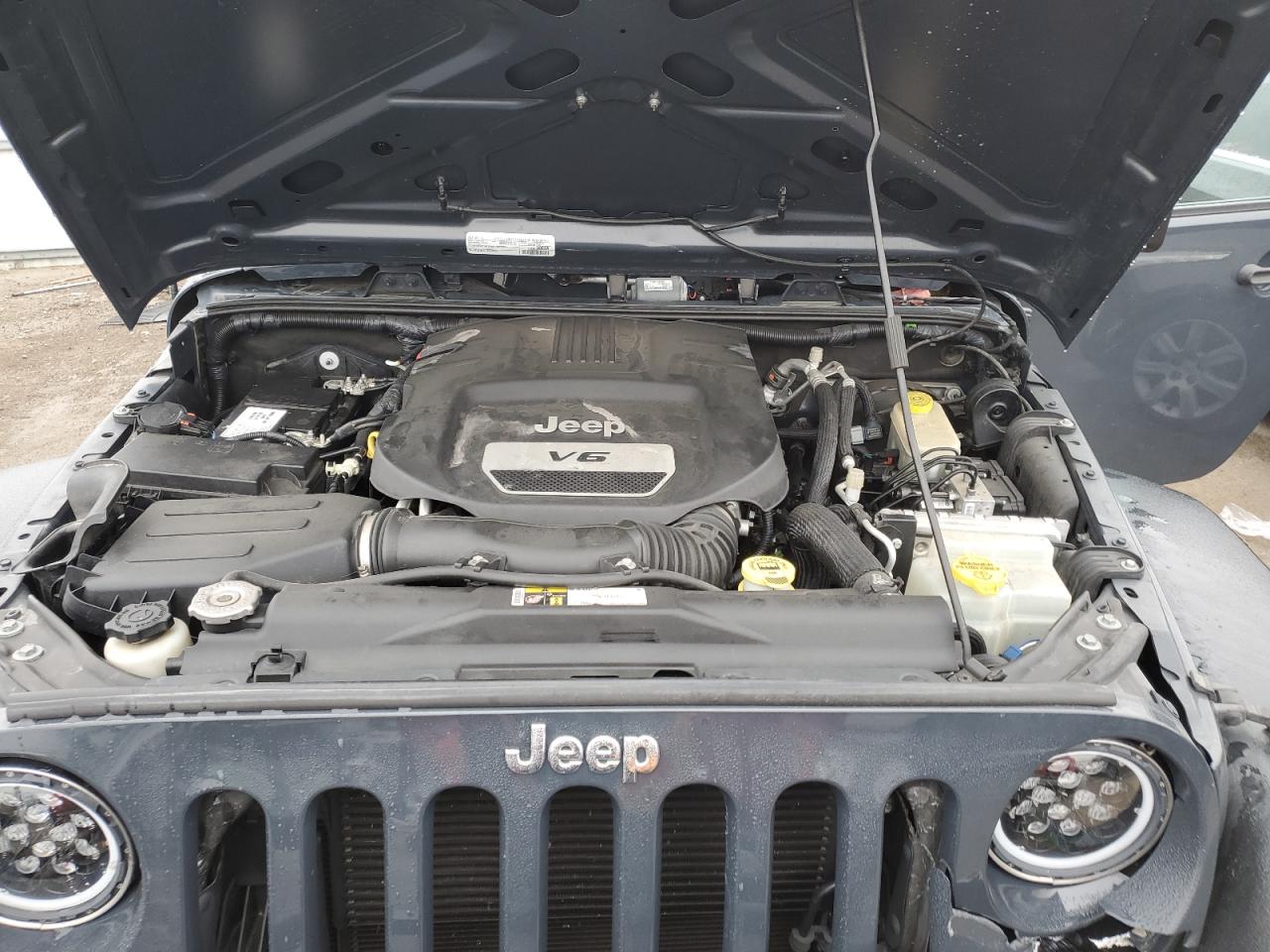 2016 Jeep Wrangler - Image 12