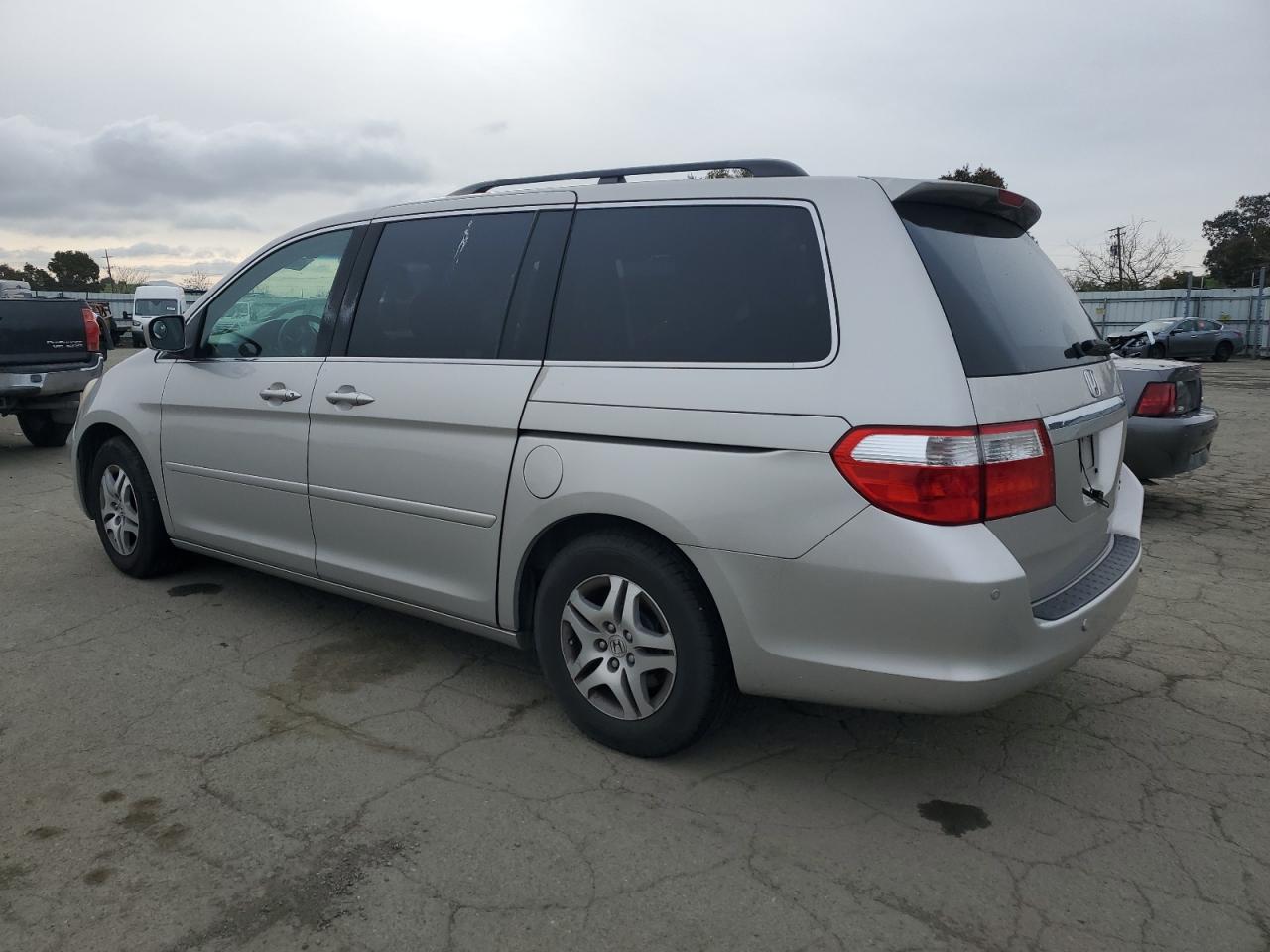 2005 Honda Odyssey - Image 2