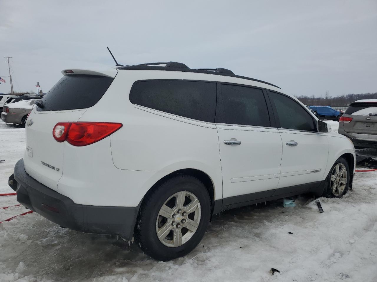 2009 Chevrolet Traverse - Image 3