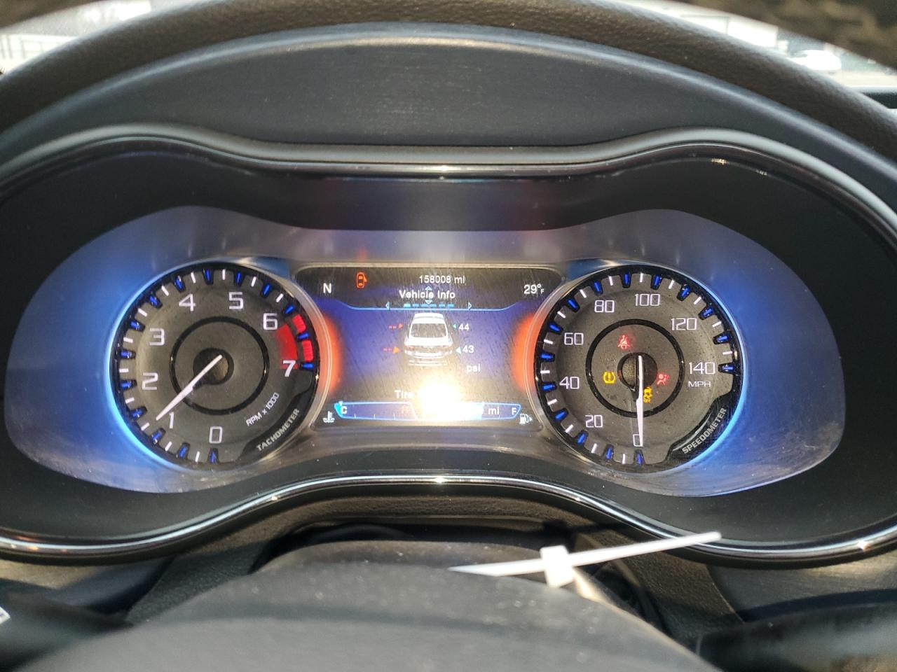 2016 Chrysler 200 - Image 9