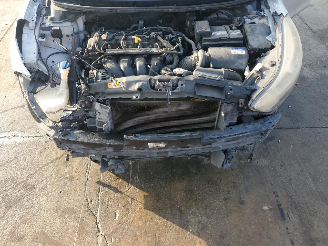 2014 Hyundai Elantra - Image 12