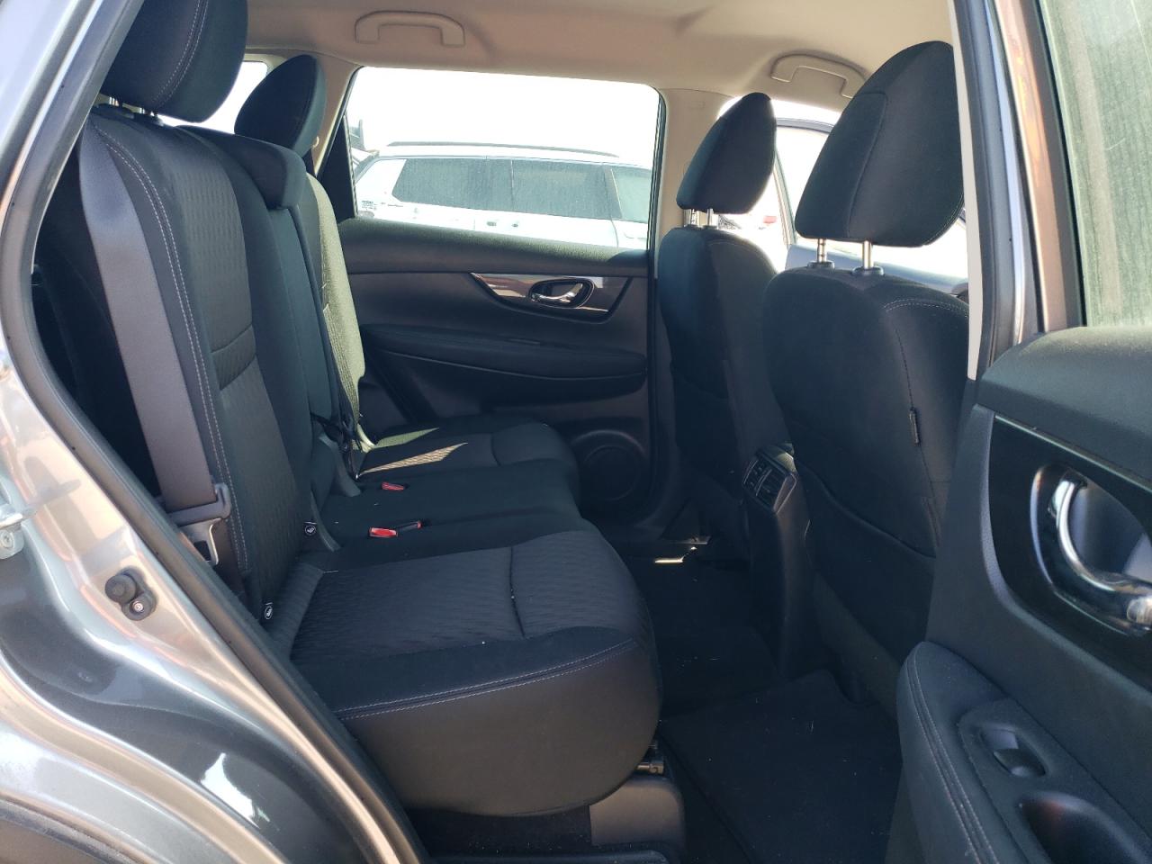 2018 Nissan Rogue - Image 11