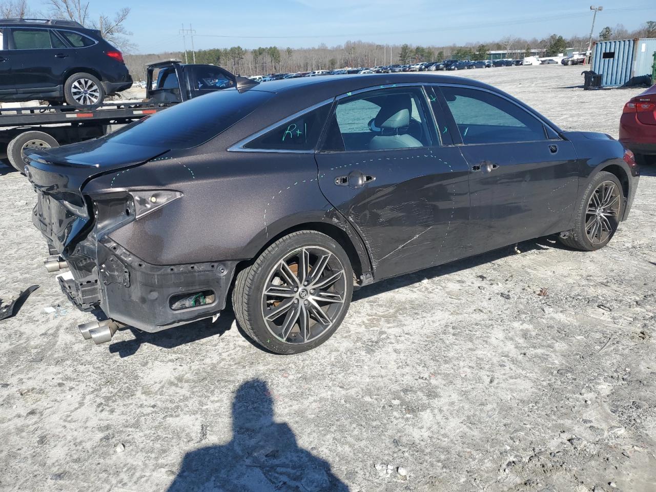 2019 Toyota Avalon - Image 3