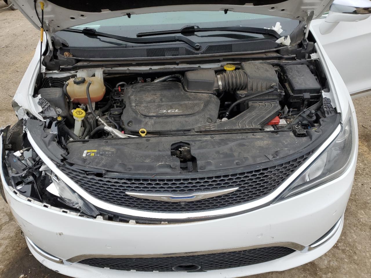 2018 Chrysler Pacifica - Image 14