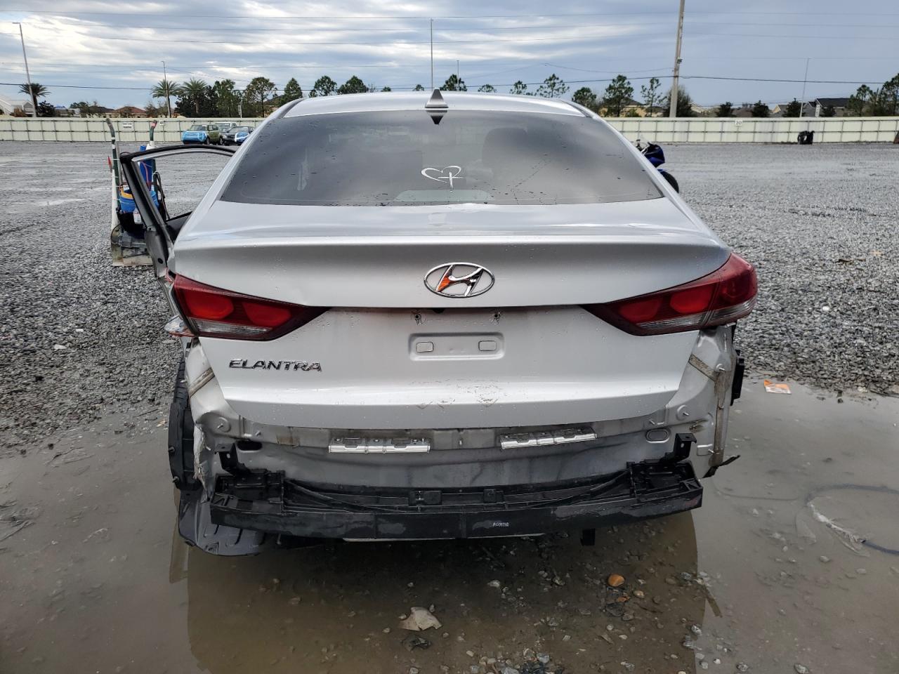 2017 Hyundai Elantra - Image 6