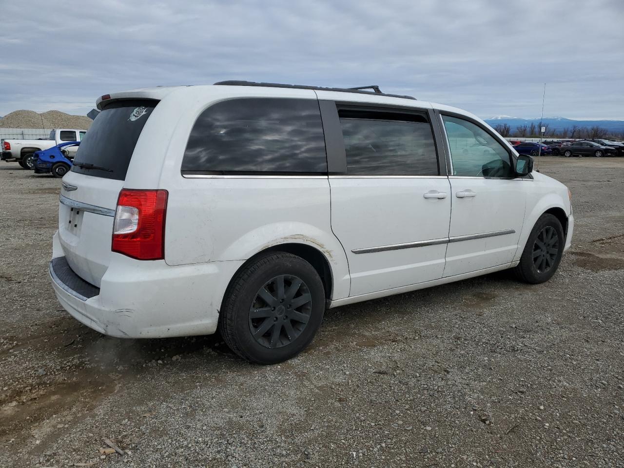 2014 Chrysler Town & Country - Image 3
