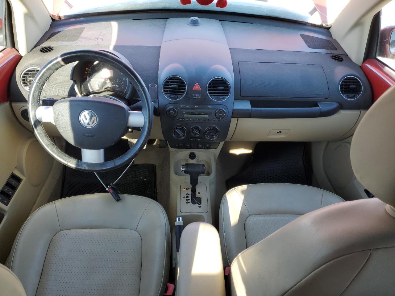 2010 Volkswagen Beetle - Image 8