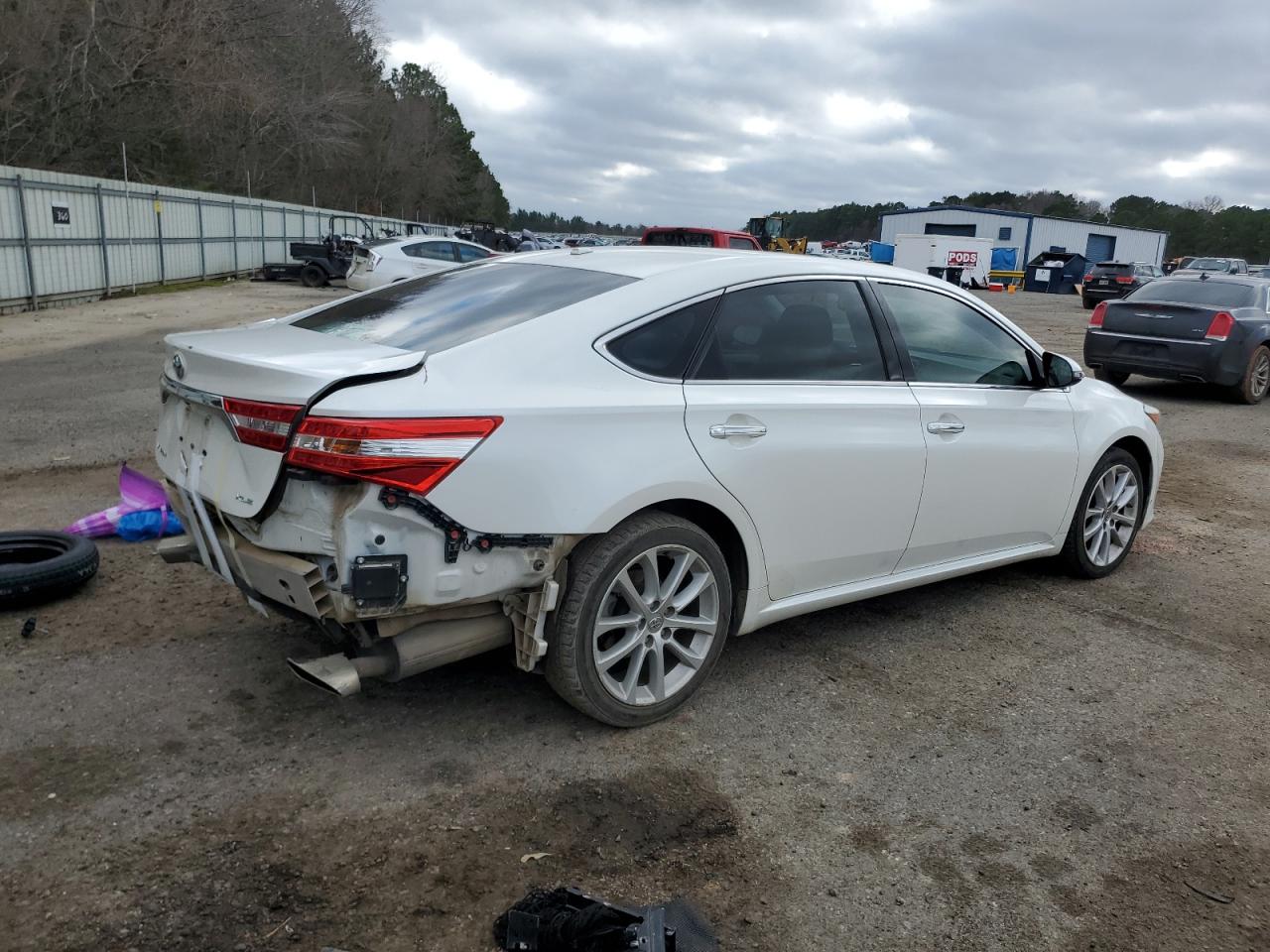 2013 Toyota Avalon - Image 3
