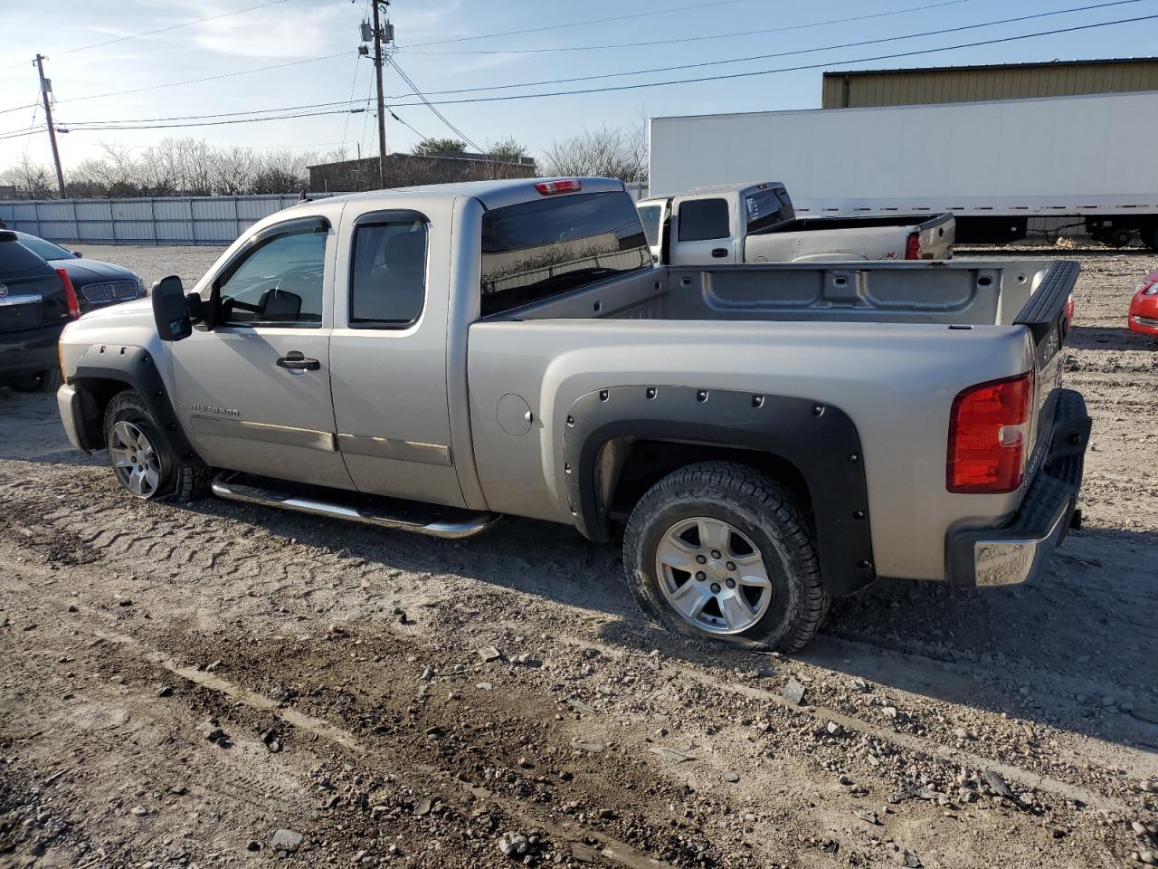 2007 Chevrolet Silverado - Image 2