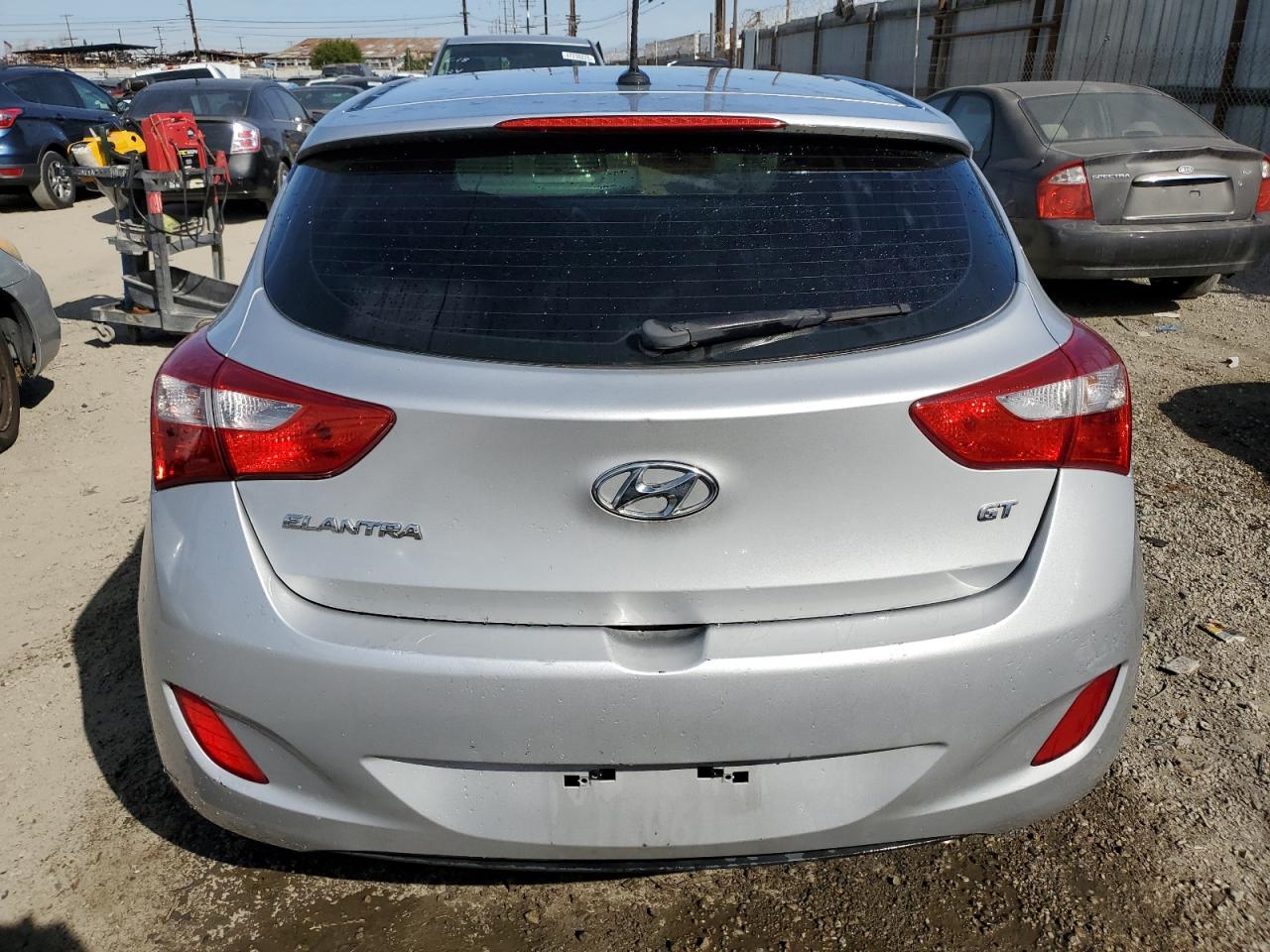2017 Hyundai Elantra - Image 6