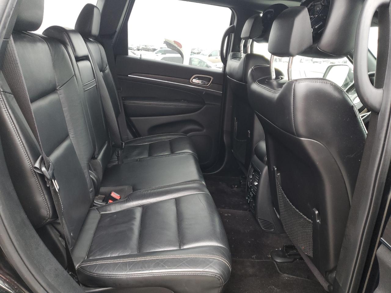 2017 Jeep Grand Cherokee - Image 11