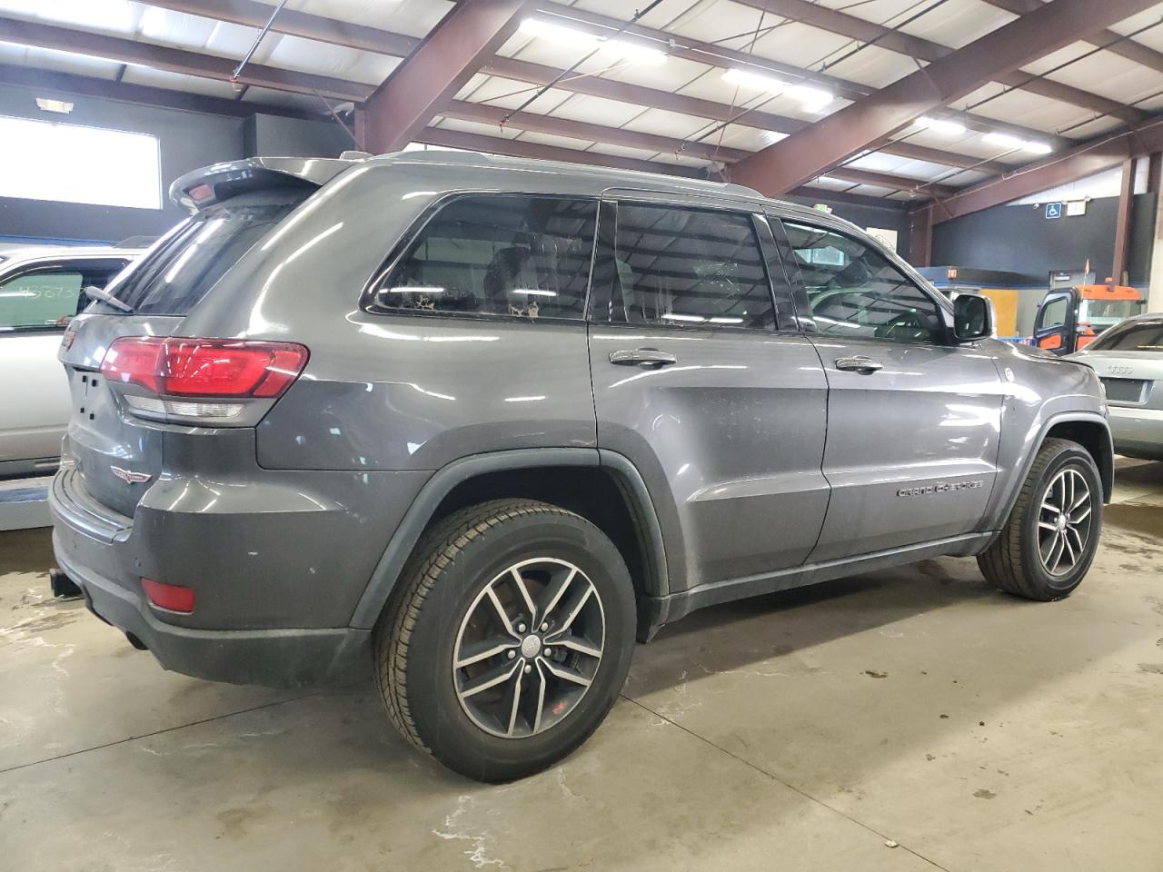 2017 Jeep Grand Cherokee - Image 3