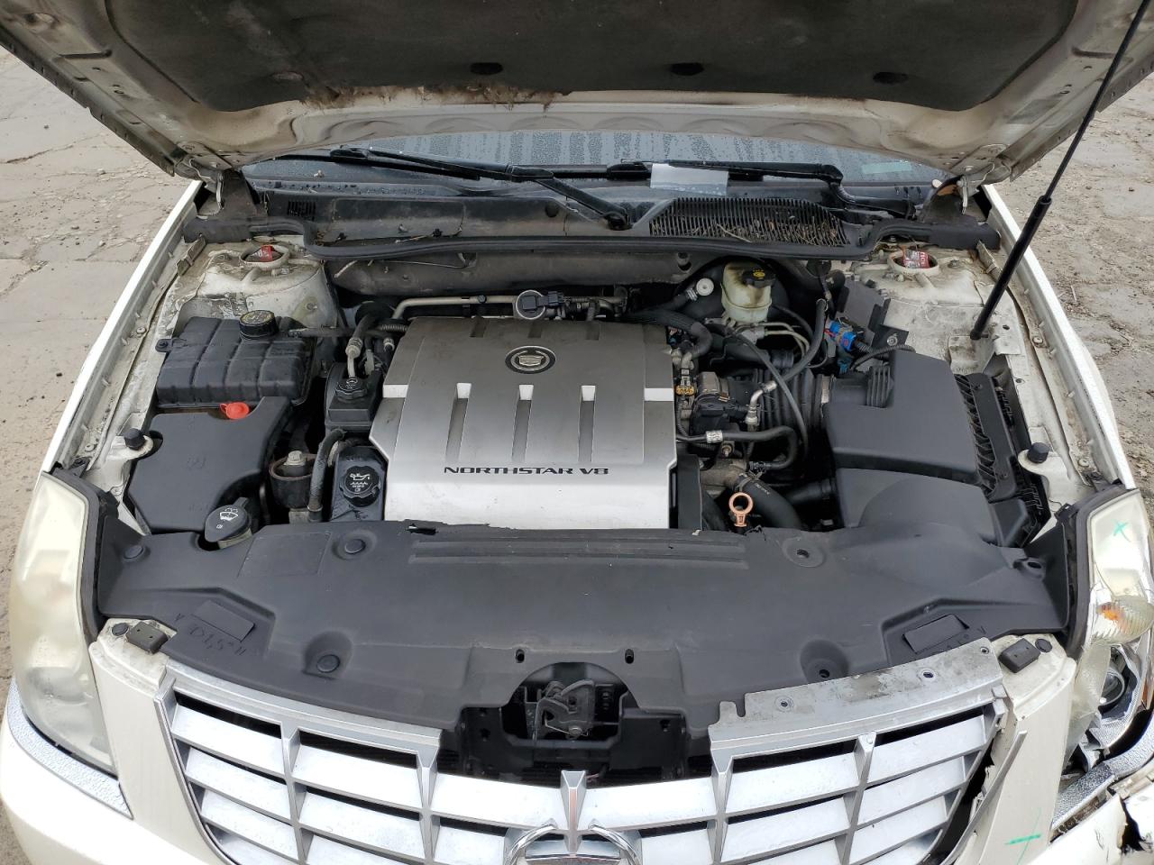 2011 Cadillac DTS - Image 11