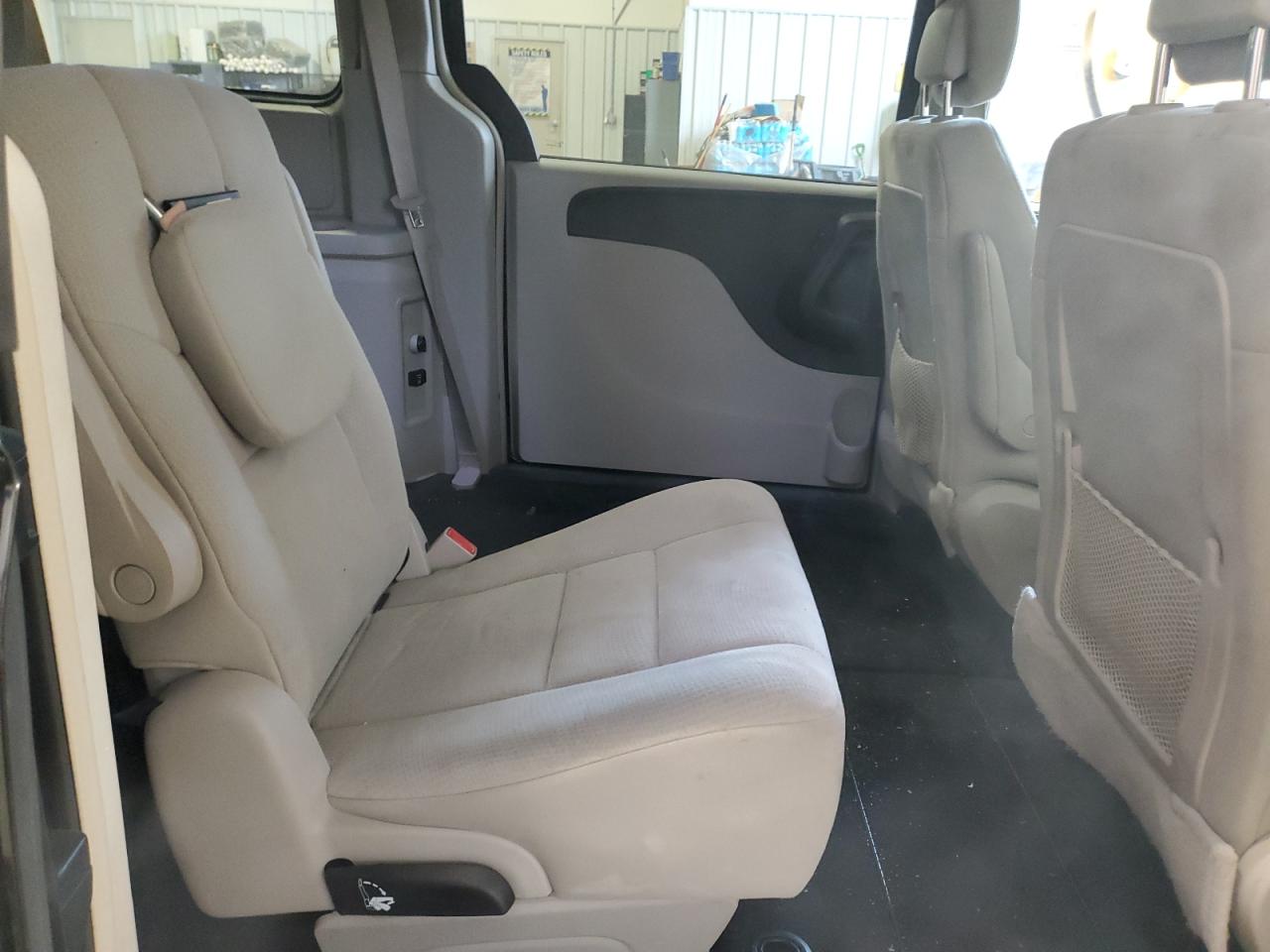 2011 Dodge Caravan - Image 11