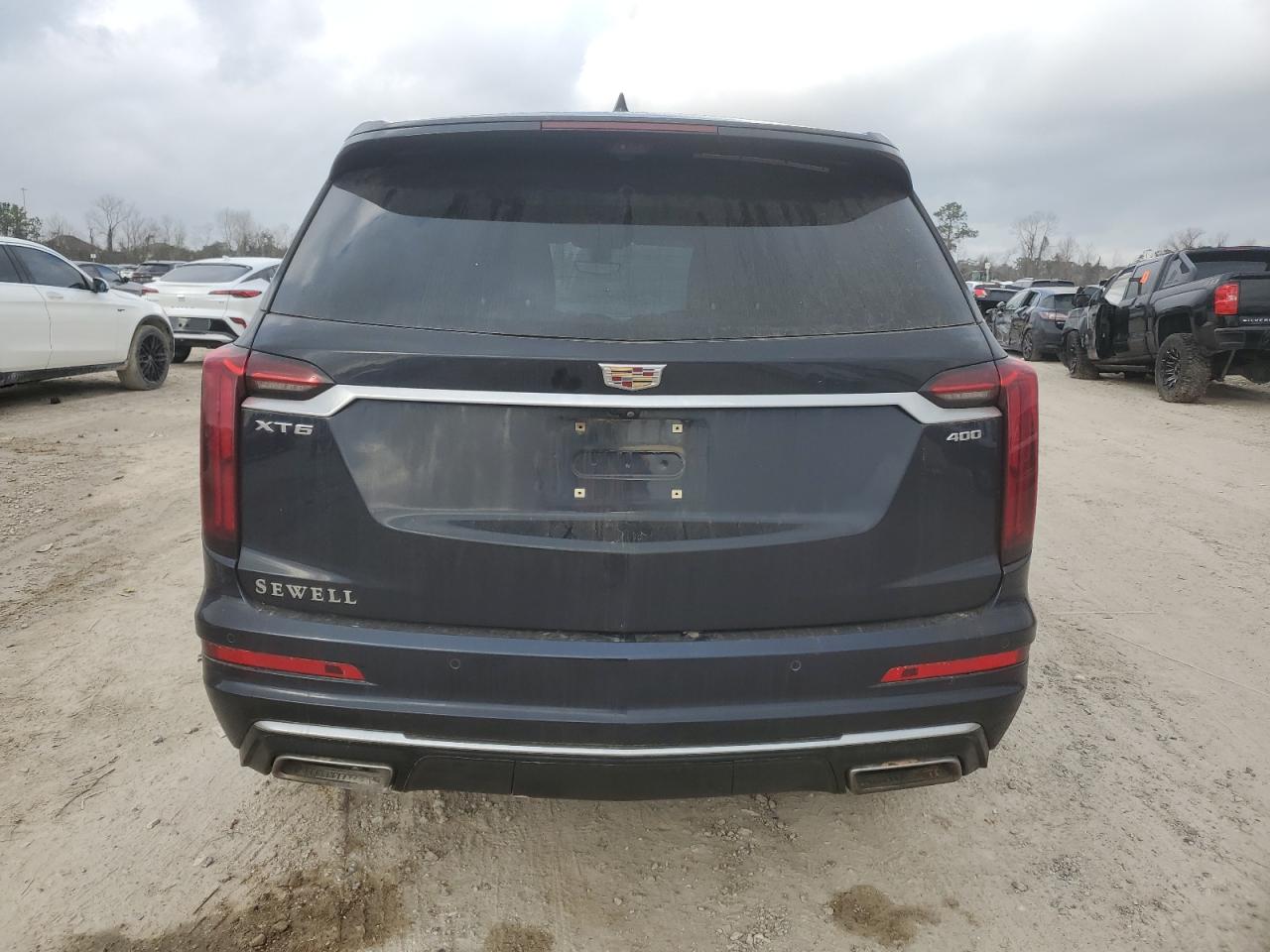 2022 Cadillac XT6 - Image 6