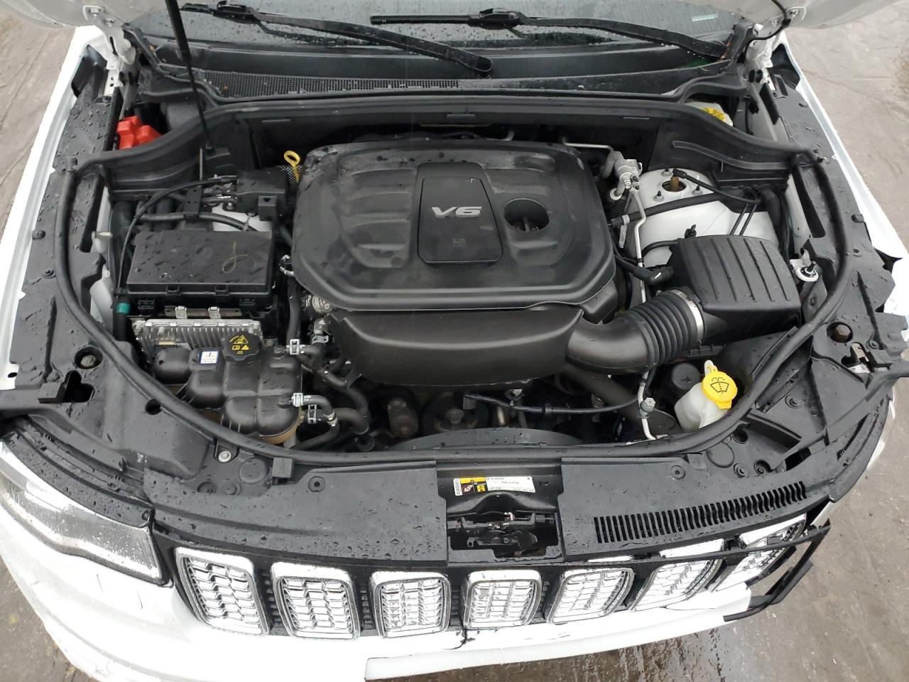 2017 Jeep Grand Cherokee - Image 12