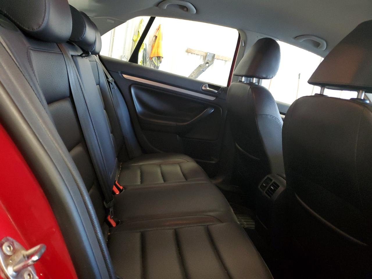 2010 Volkswagen Jetta - Image 10