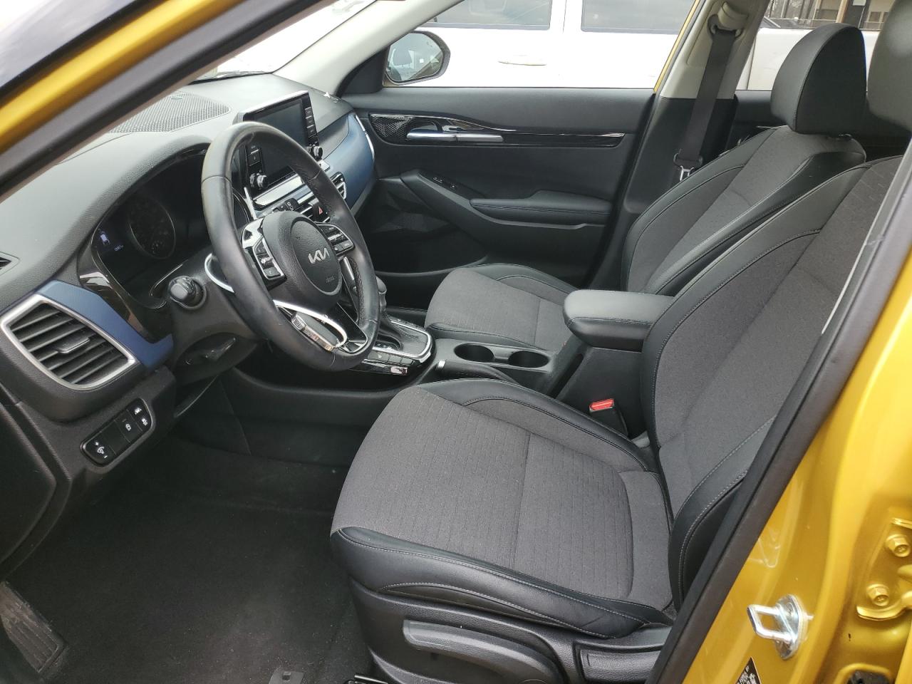 2023 Kia Seltos - Image 7