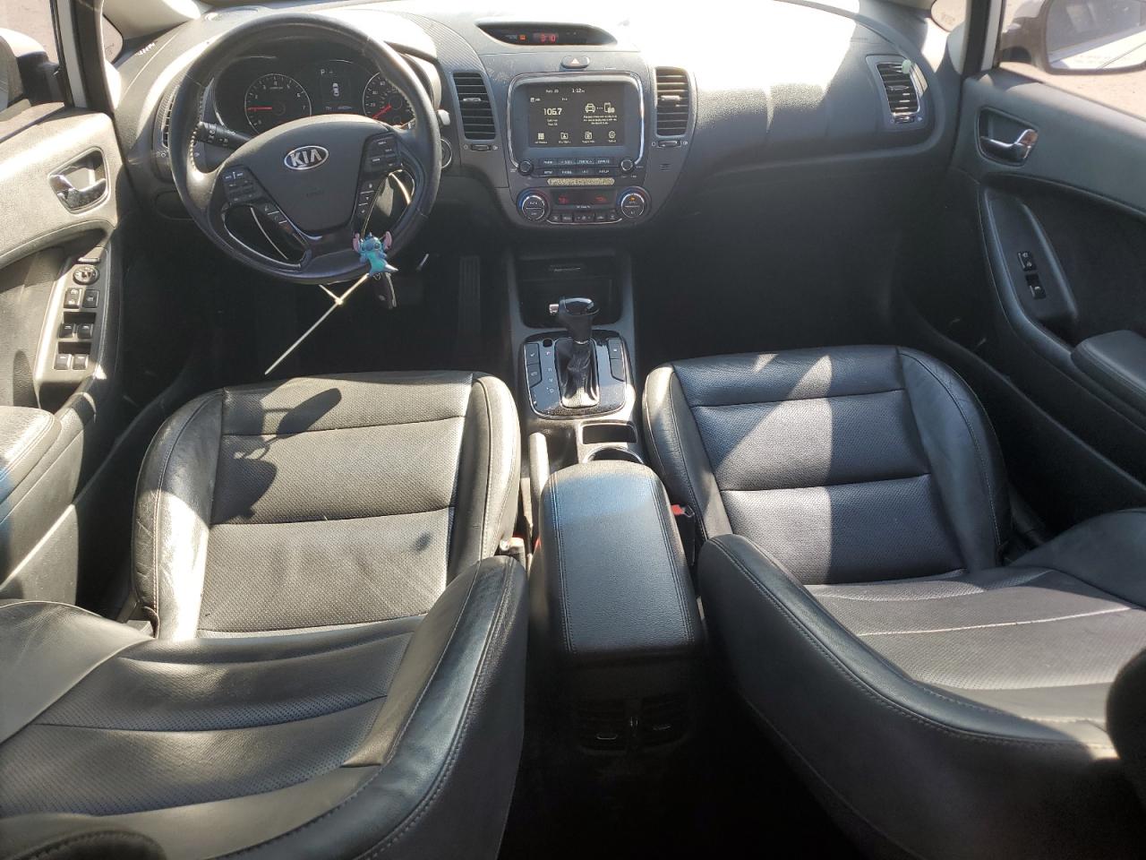 2017 Kia Forte - Image 8