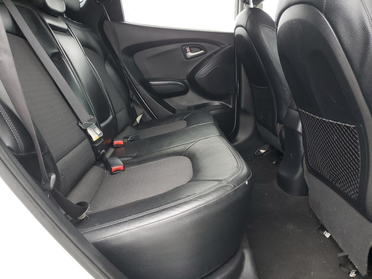 2010 Hyundai Tucson - Image 12