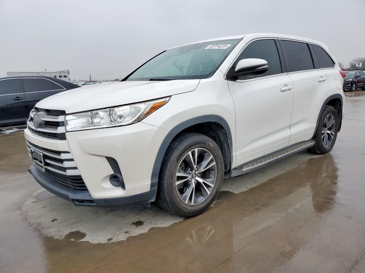2017 Toyota Highlander - Image 1