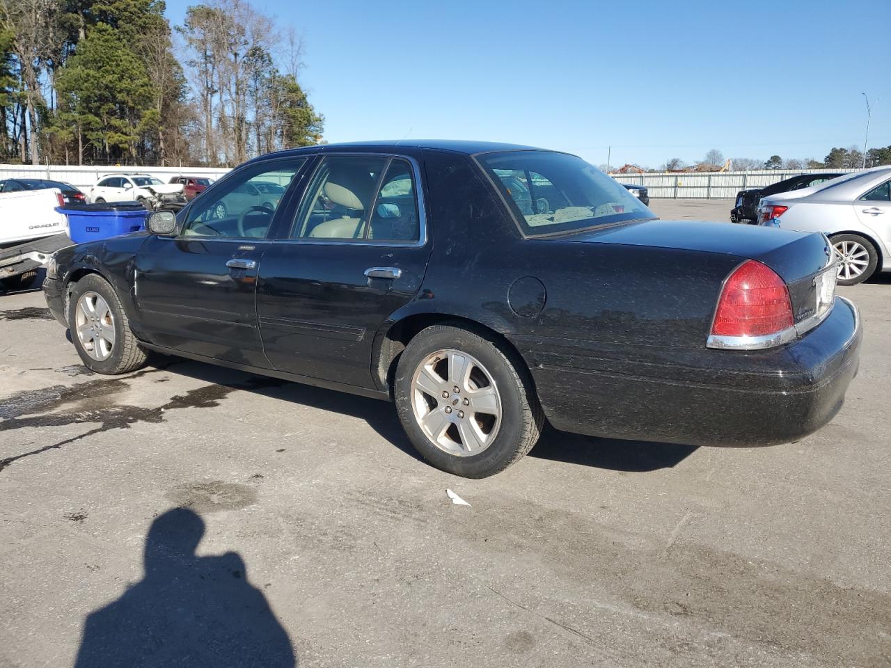 2011 Ford Crown Victoria - Image 2