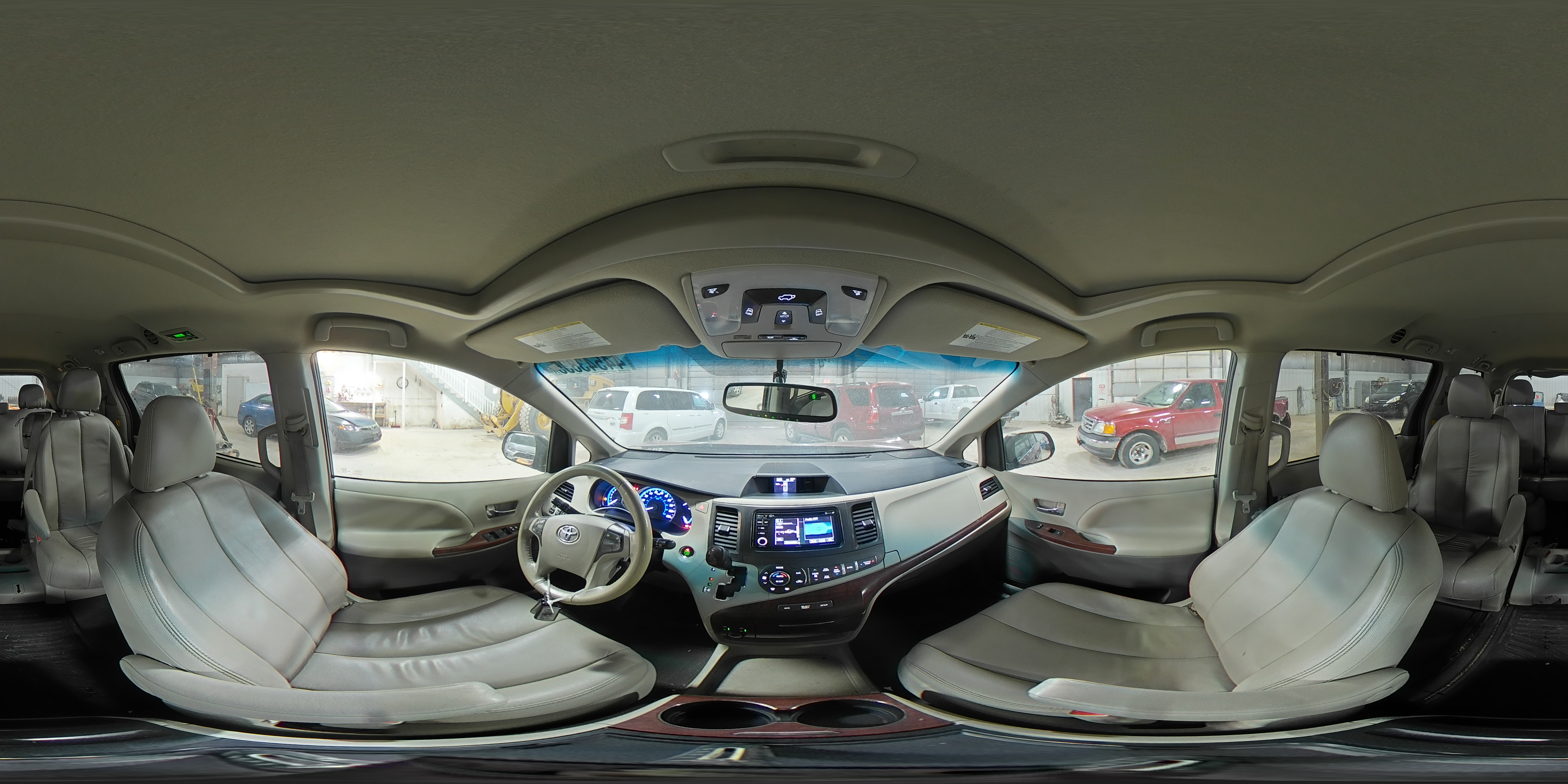 2013 Toyota Sienna - Image 13