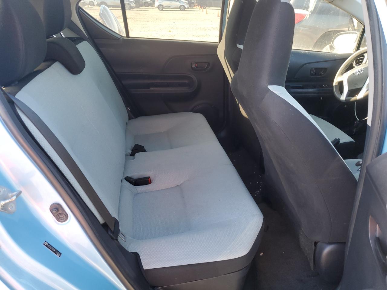 2015 Toyota Prius - Image 11