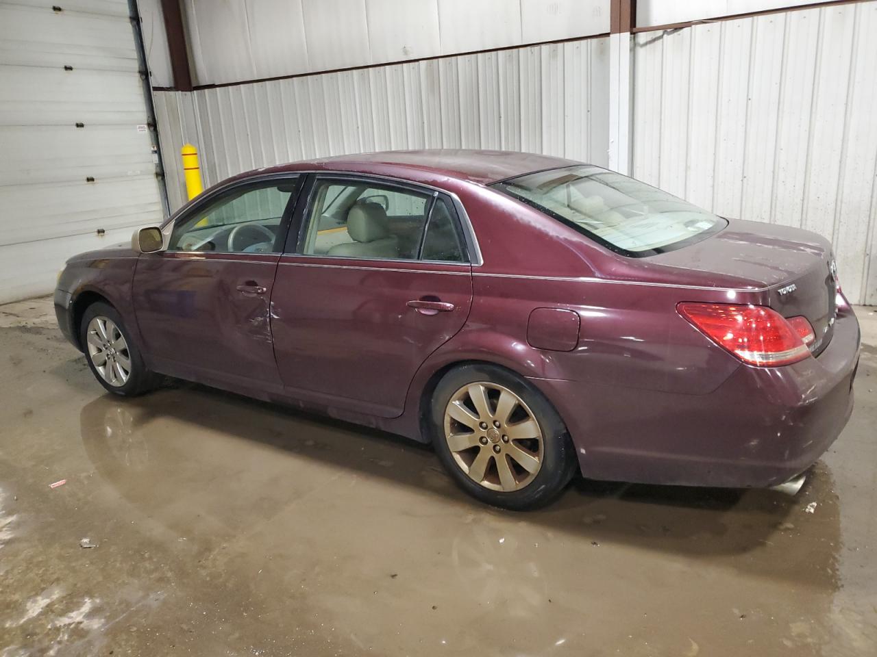 2006 Toyota Avalon - Image 2