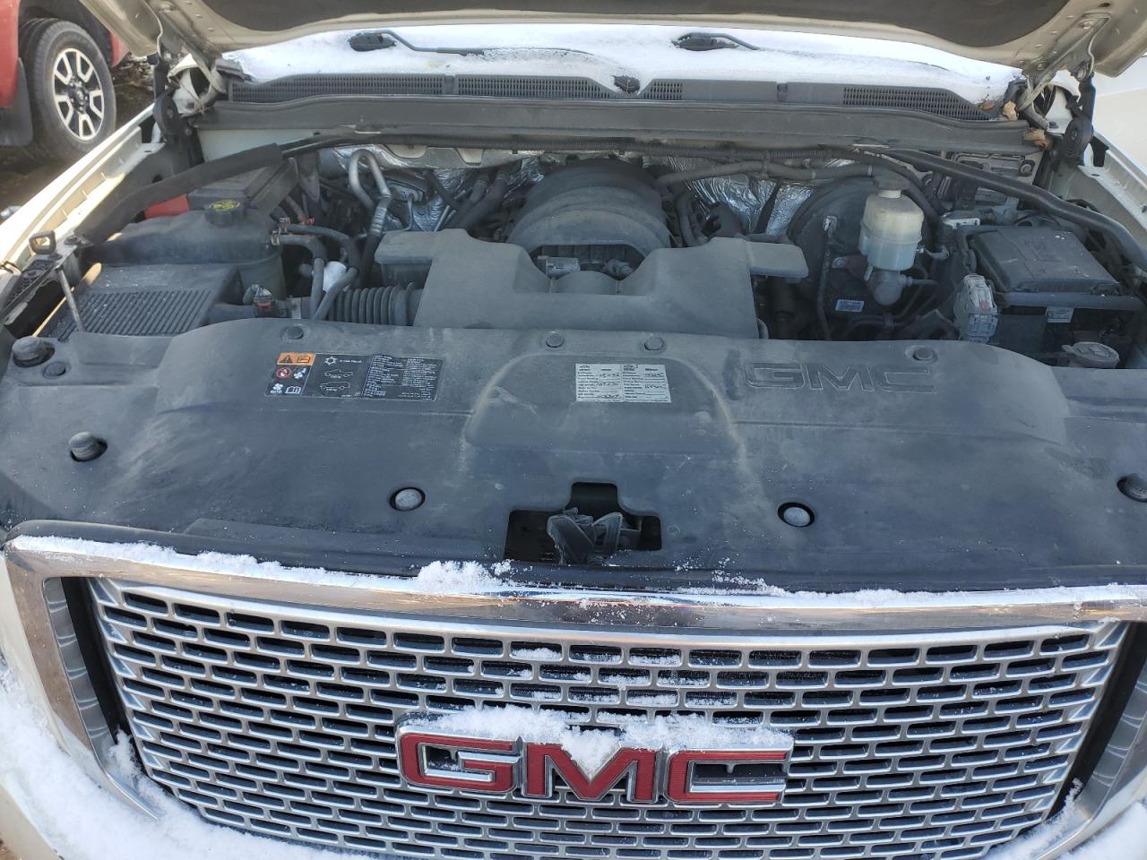 2015 GMC Yukon - Image 12