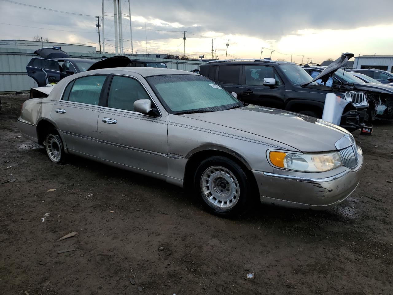 2001 Lincoln Town Car - Image 4