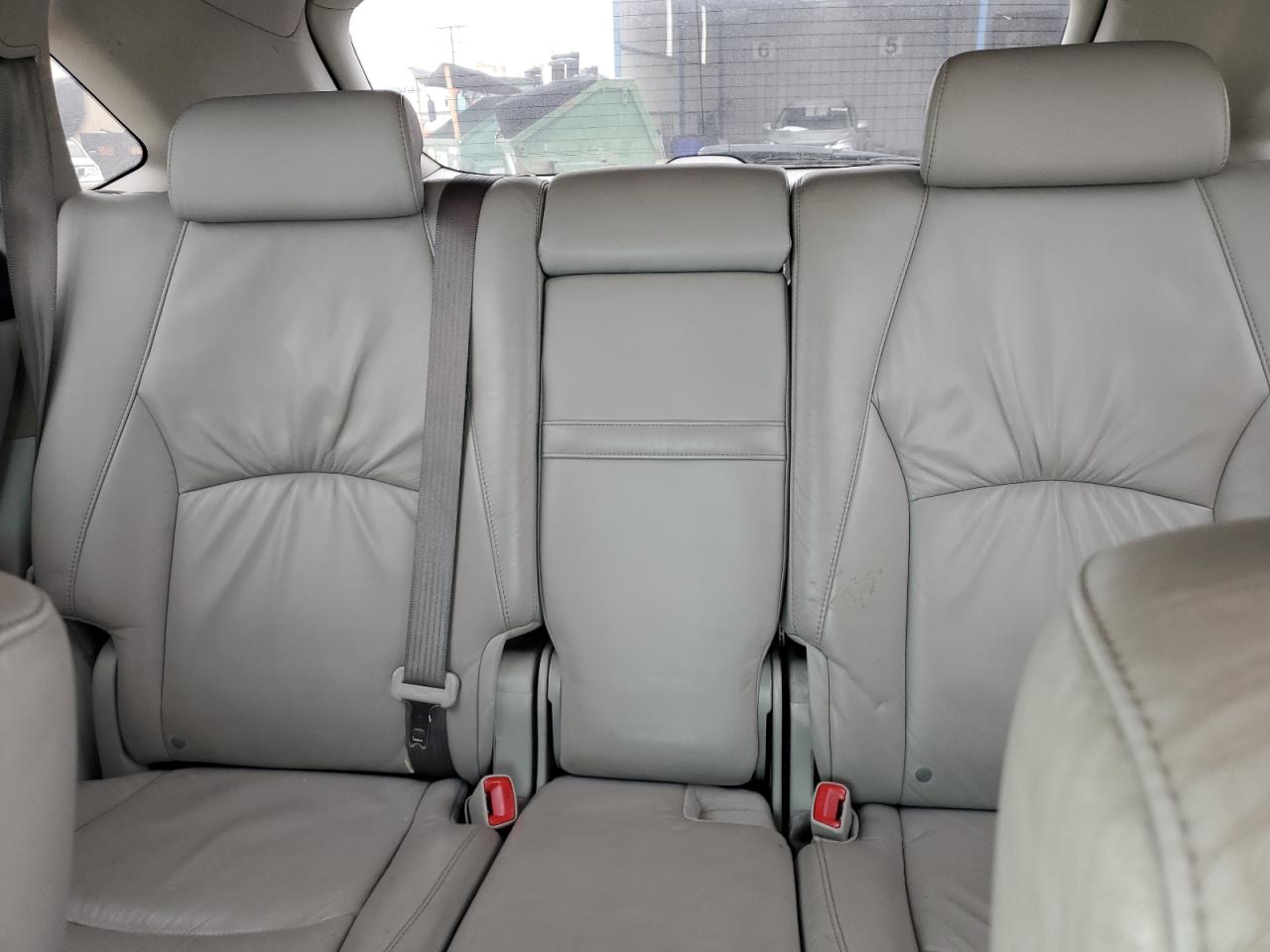 2005 Lexus RX - Image 10