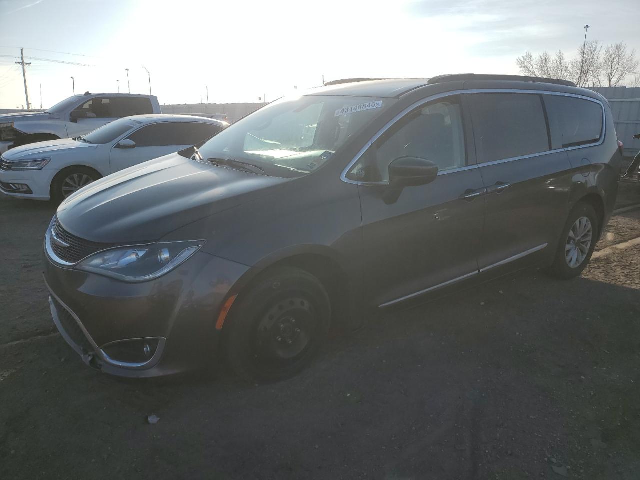 2017 Chrysler Pacifica - Image 1