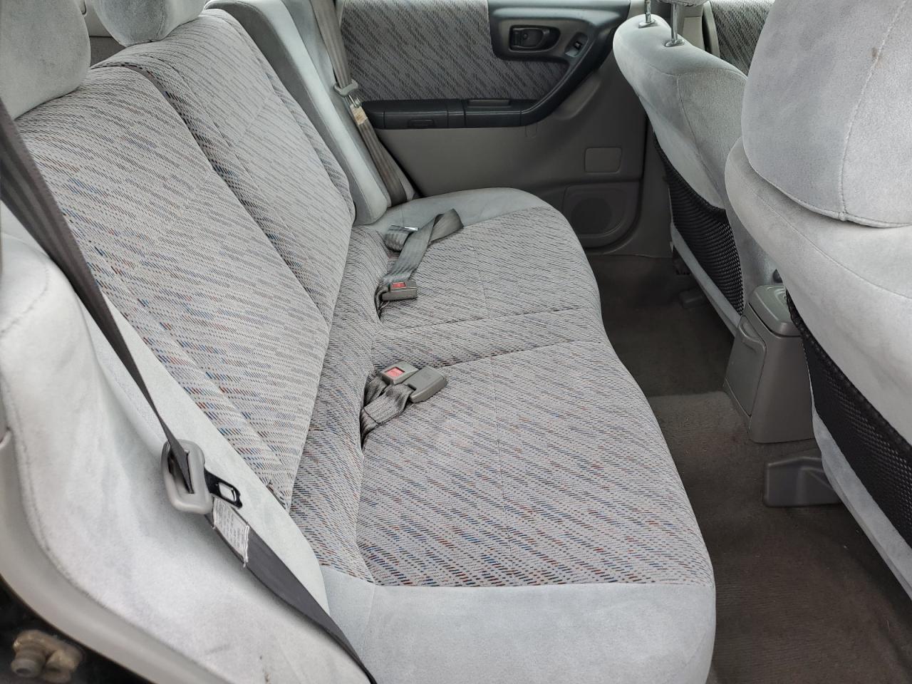 1998 Subaru Forester - Image 11