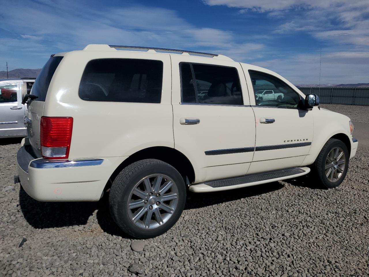 2008 Chrysler Aspen - Image 3