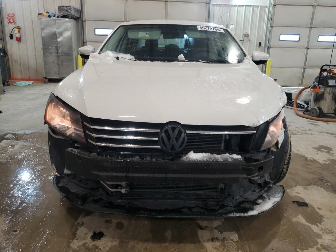 2014 Volkswagen Passat - Image 5