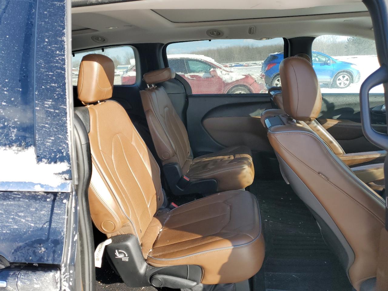 2017 Chrysler Pacifica - Image 11