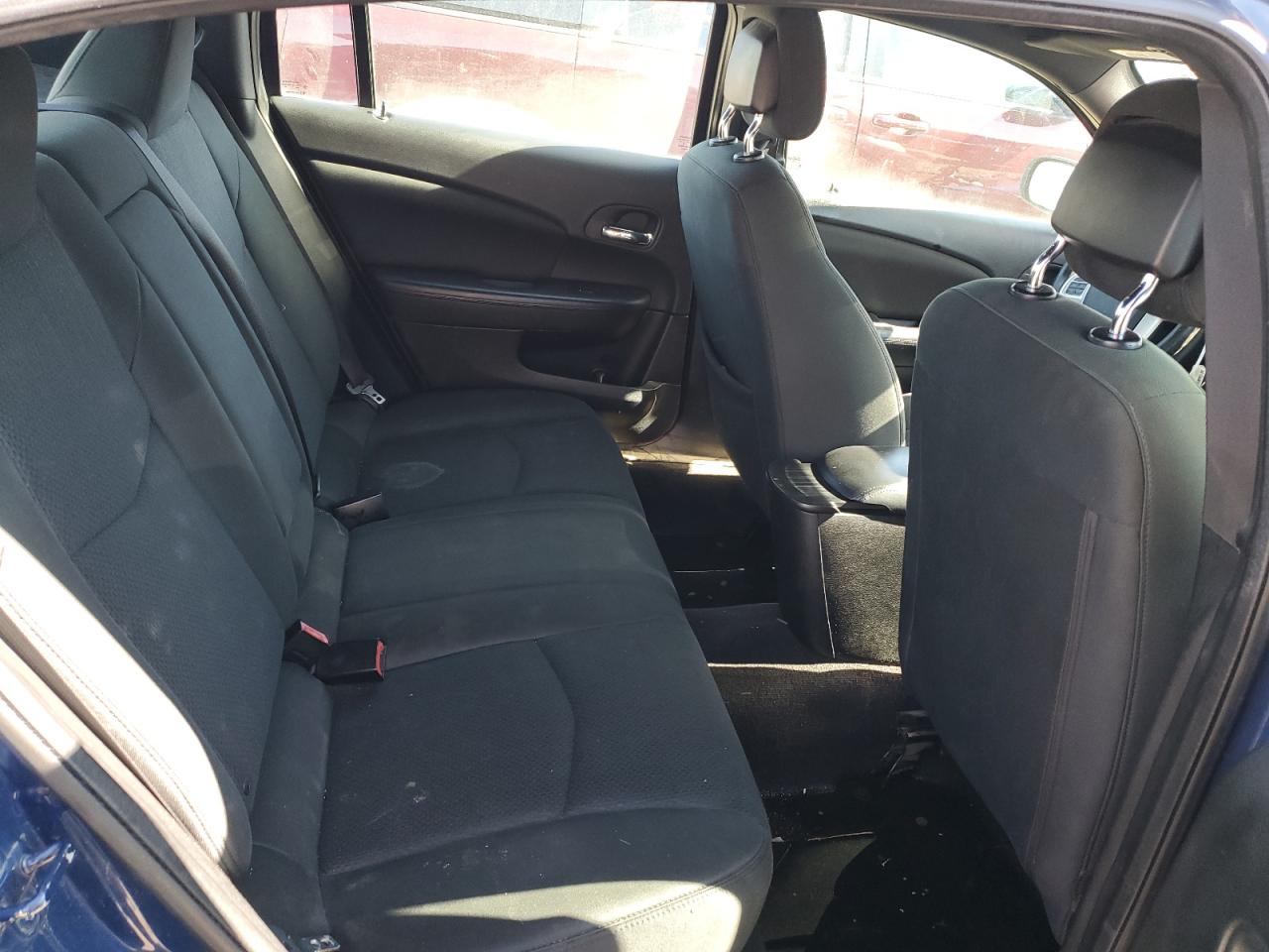 2011 Chrysler 200 - Image 10