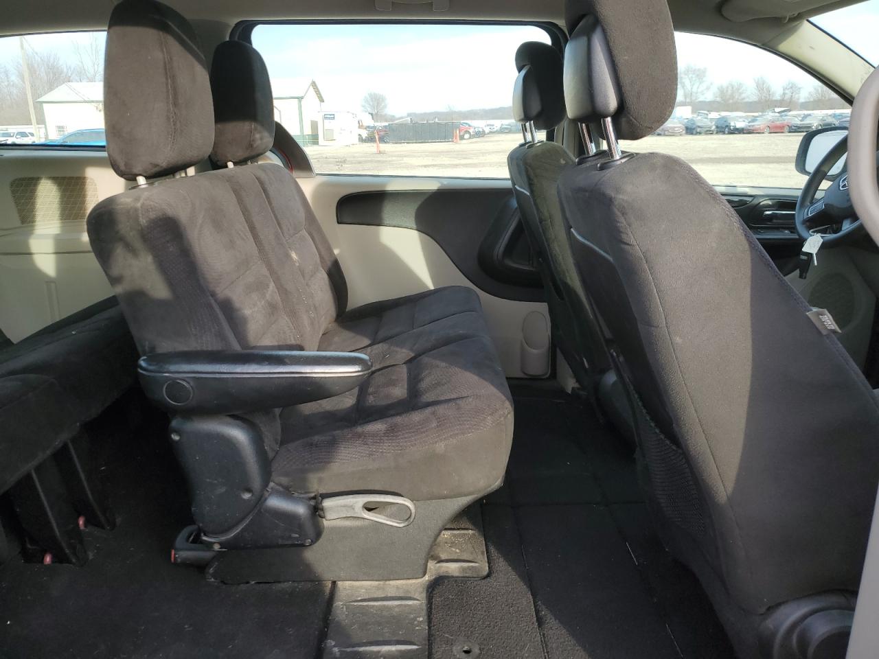 2015 Dodge Caravan - Image 11
