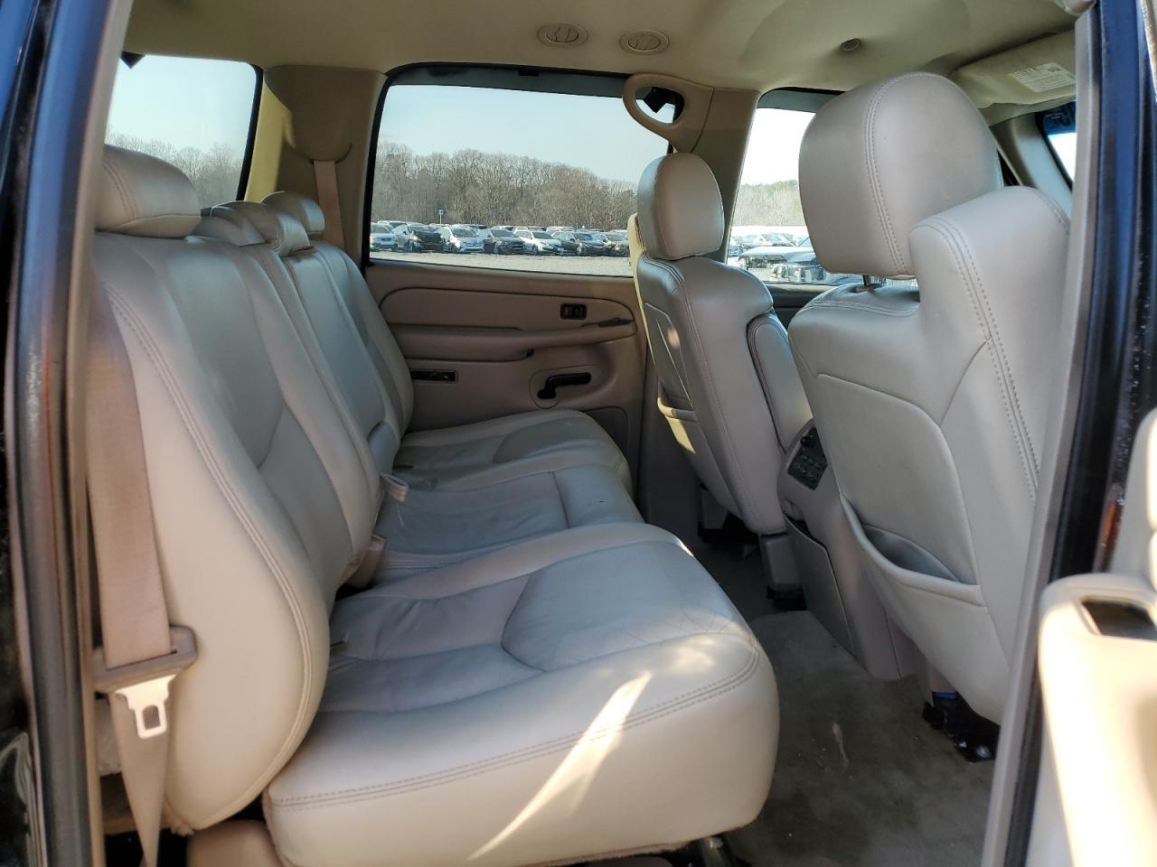 2004 GMC Yukon - Image 12