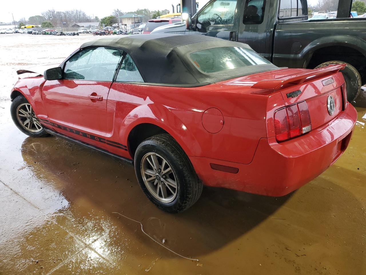 2005 Ford Mustang - Image 2