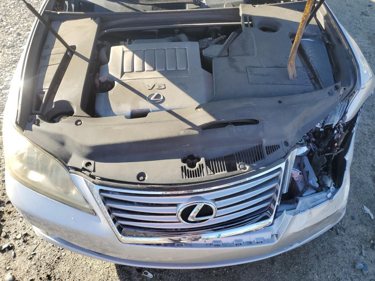 2011 Lexus ES - Image 12