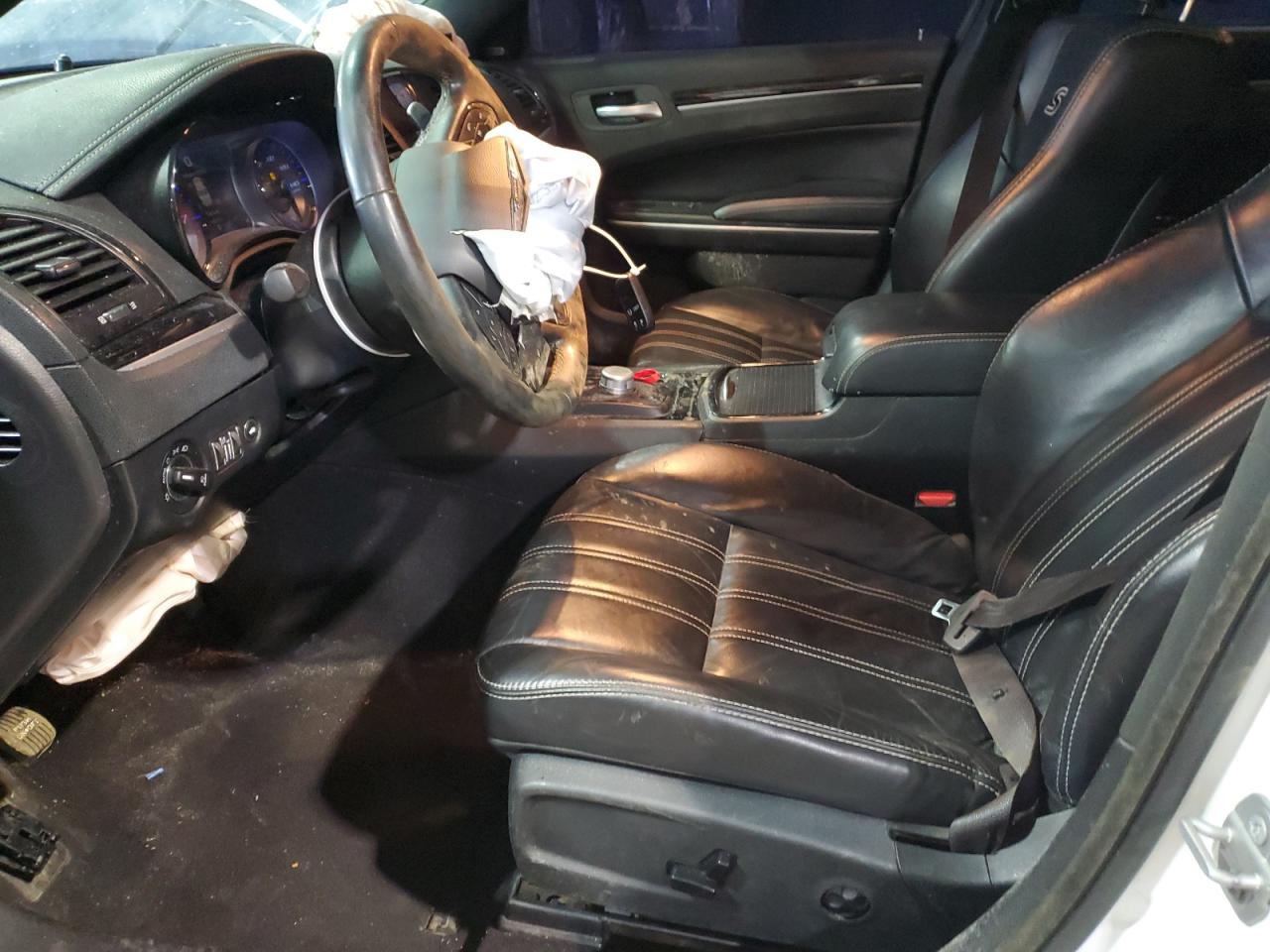 2020 Chrysler 300 - Image 7