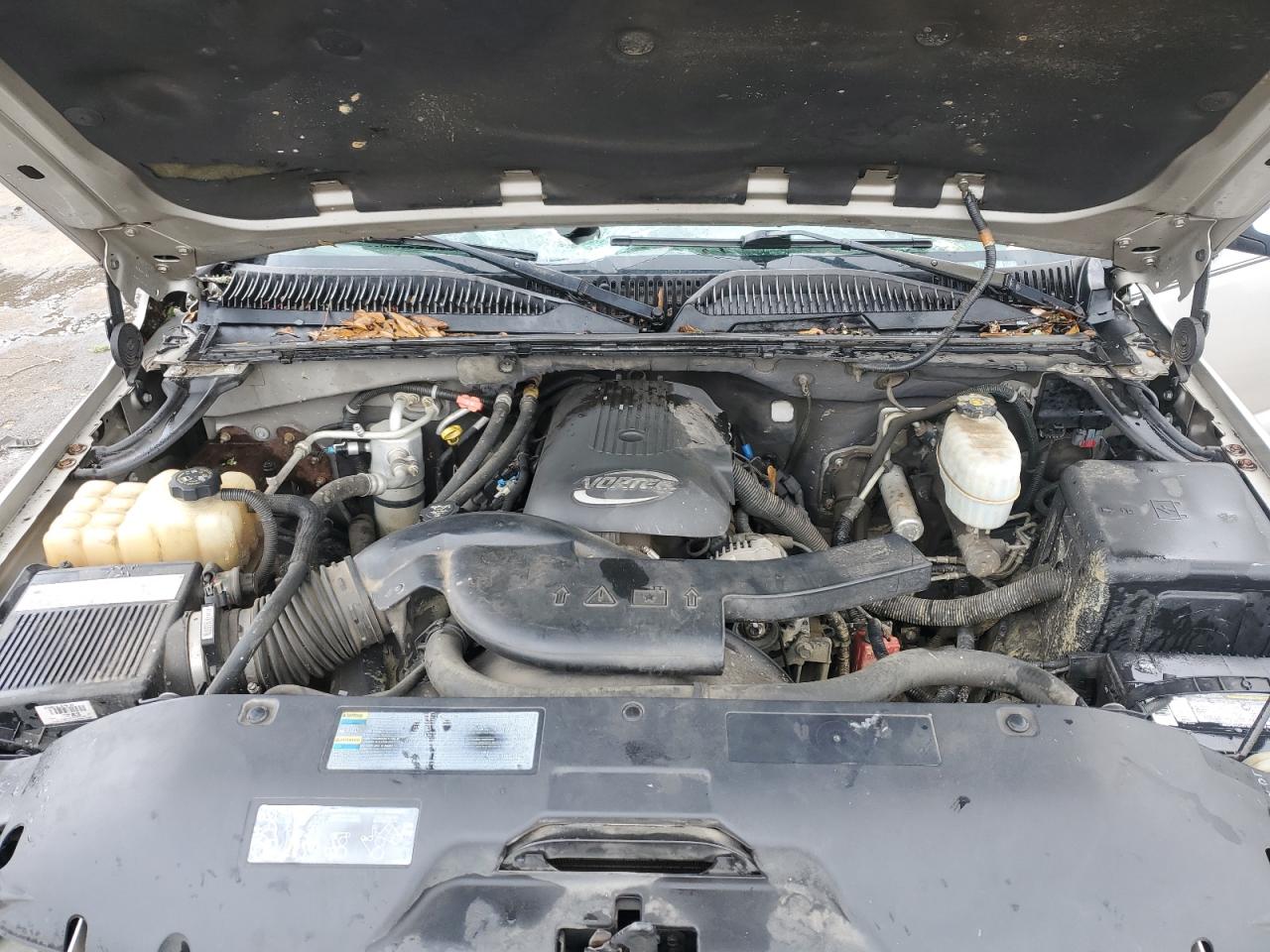 2004 Chevrolet Tahoe - Image 12