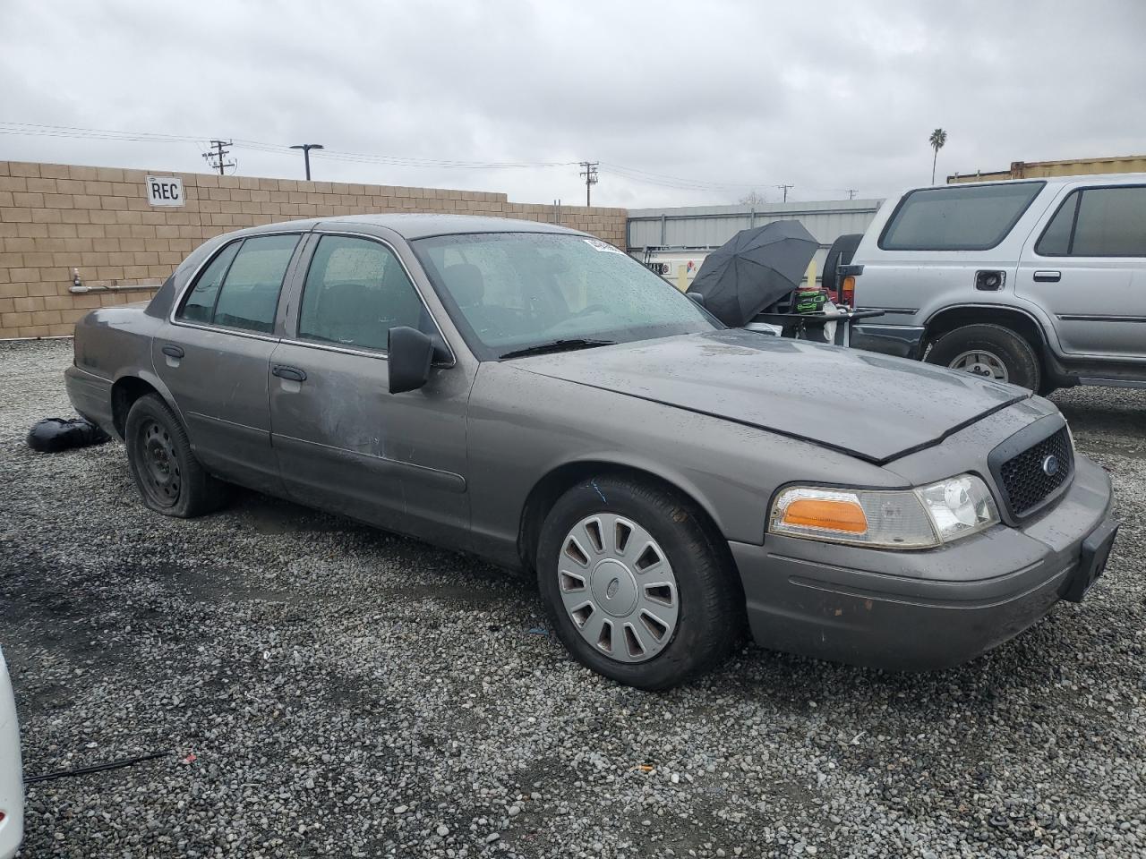 2007 Ford Crown Victoria - Image 4