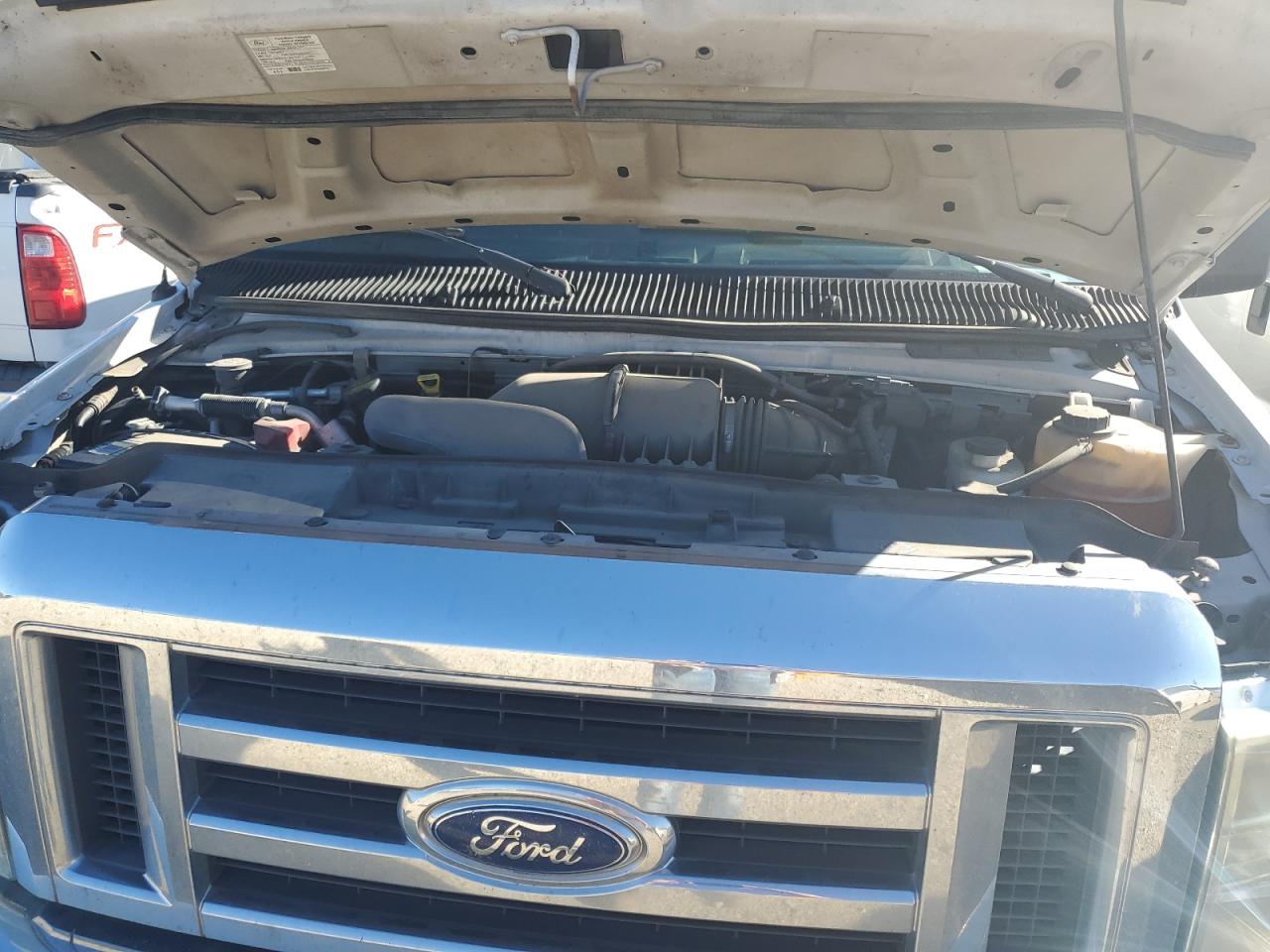 2009 Ford Econoline - Image 12