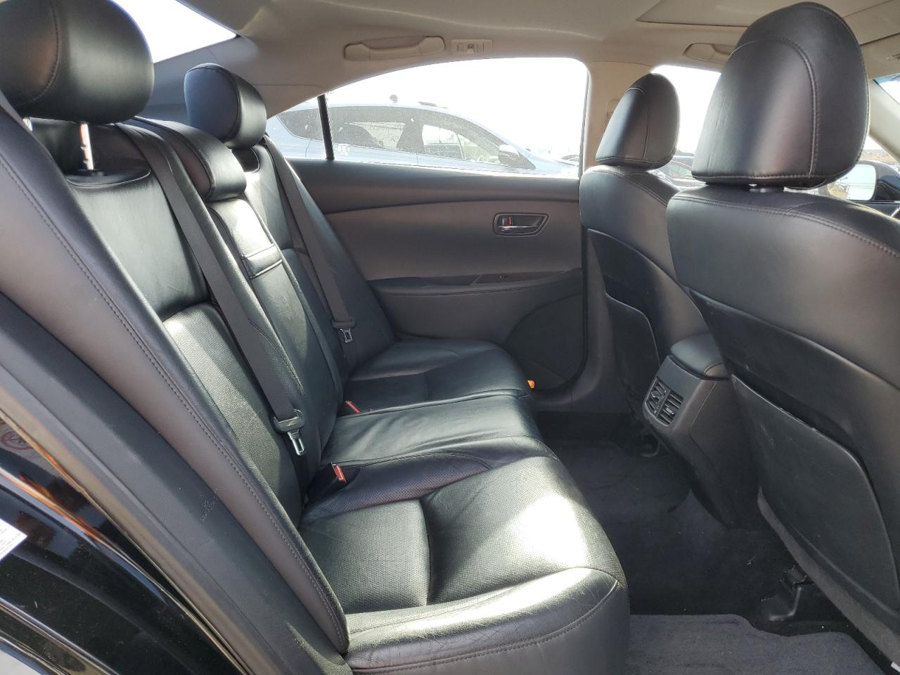 2010 Lexus ES - Image 10