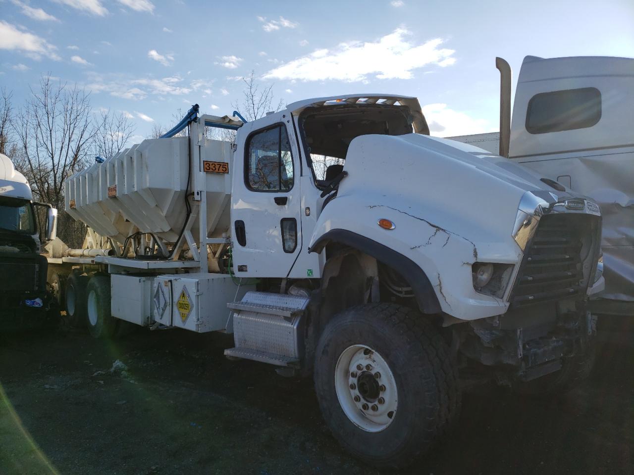 Chambersburg, PA에서 판매 중인 2021 Freightliner 114Sd  - Rollover