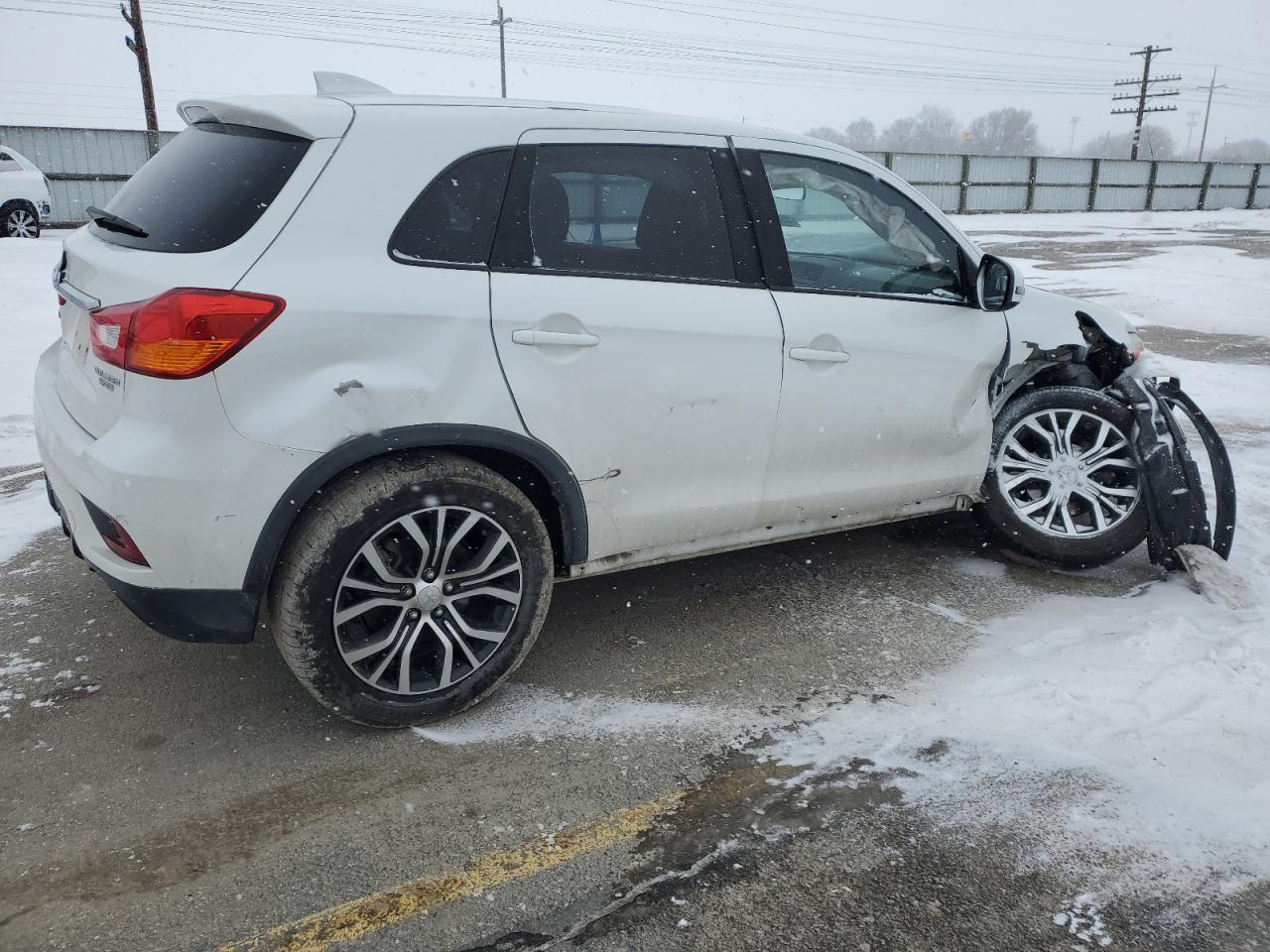 2018 Mitsubishi Outlander - Image 3