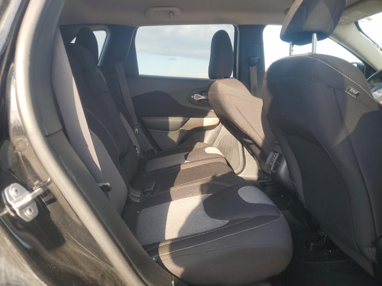 2018 Jeep Grand Cherokee - Image 11